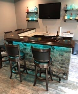 Home bar with BR475 Chicago bar rail molding.