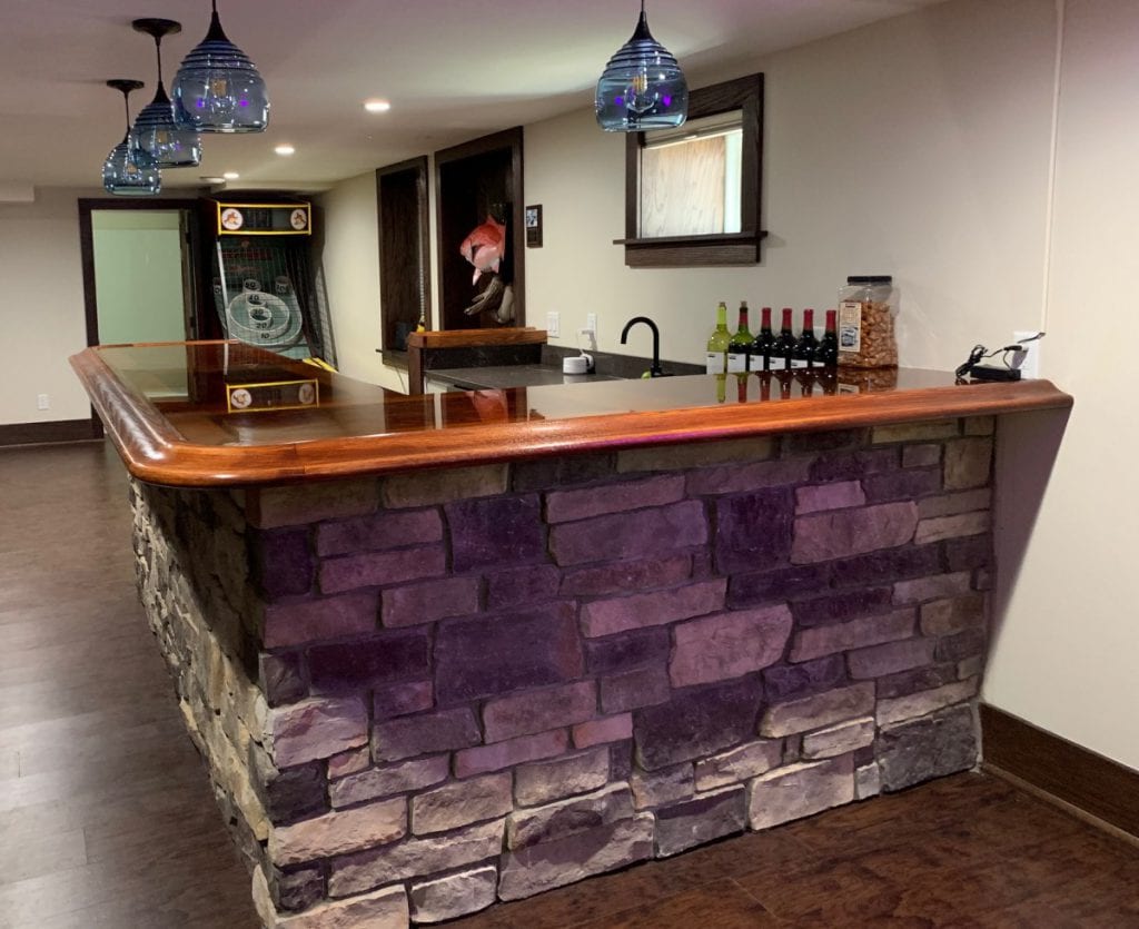 Red Oak Bar Railing Red oak bar rails and matching radius corners. - Hardwoods Incorporated