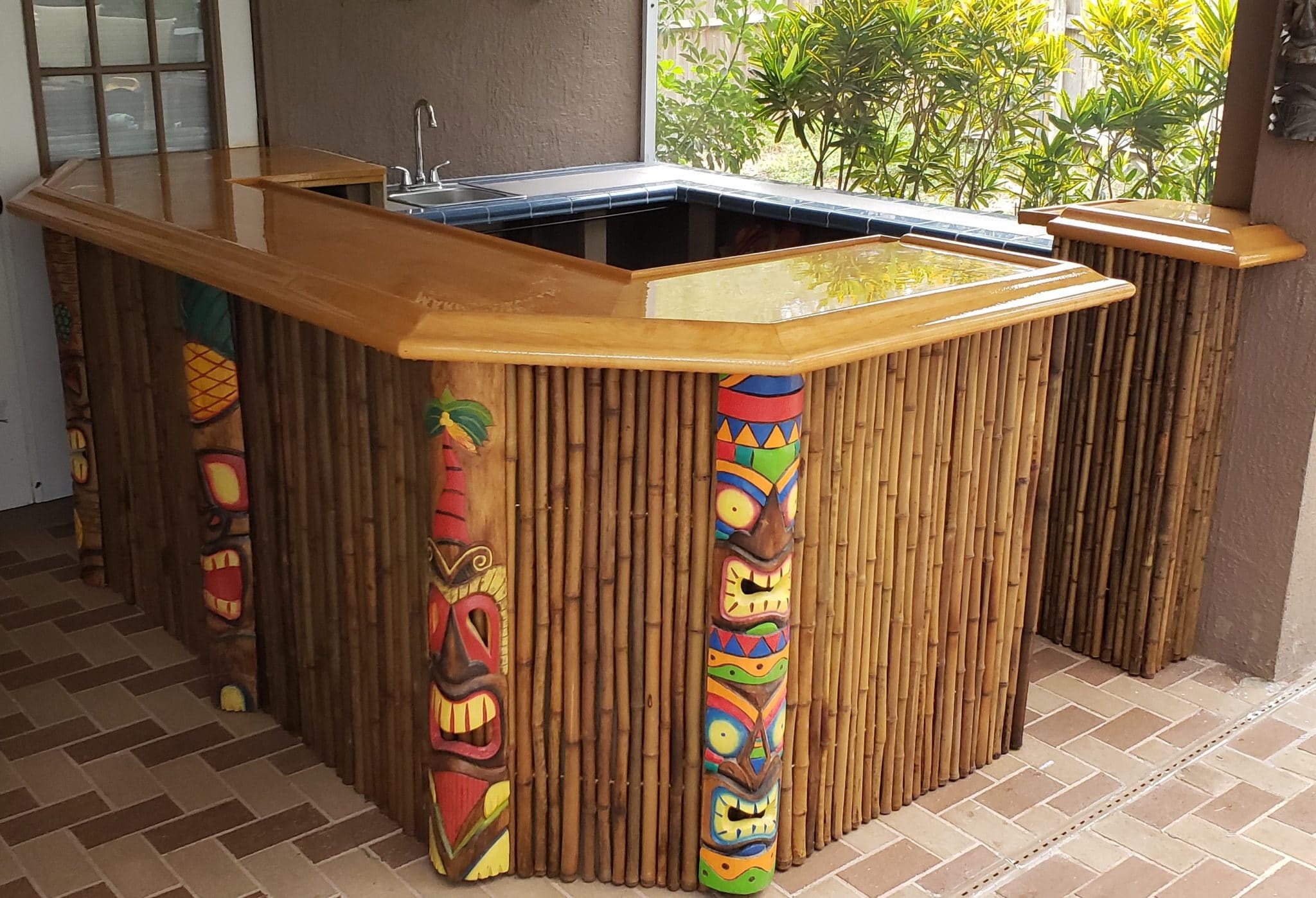 indoor tiki bar for kitchen