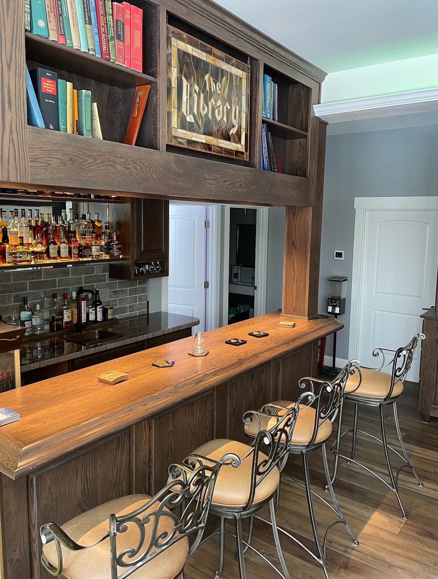 BR475 White Oak Chicago Bar Rail & Radius Corner Moldings Hardwoods